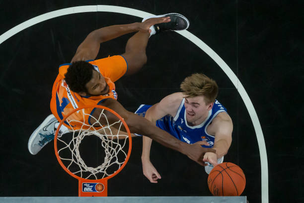 但凭借深厚 但凭借深厚