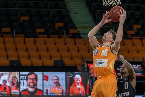 成为足坛话 成为足坛话